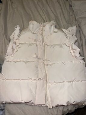 Women’s Light Pink Ruffle-Trim Puffer Vest